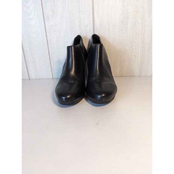 Clarks Black Leather Kitten Heel Booties Sz 10M EUC - Picture 4 of 7